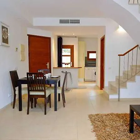 شقة فندقية Posidonia 4*